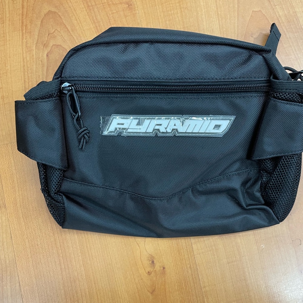 Pyramid Shoulder bag